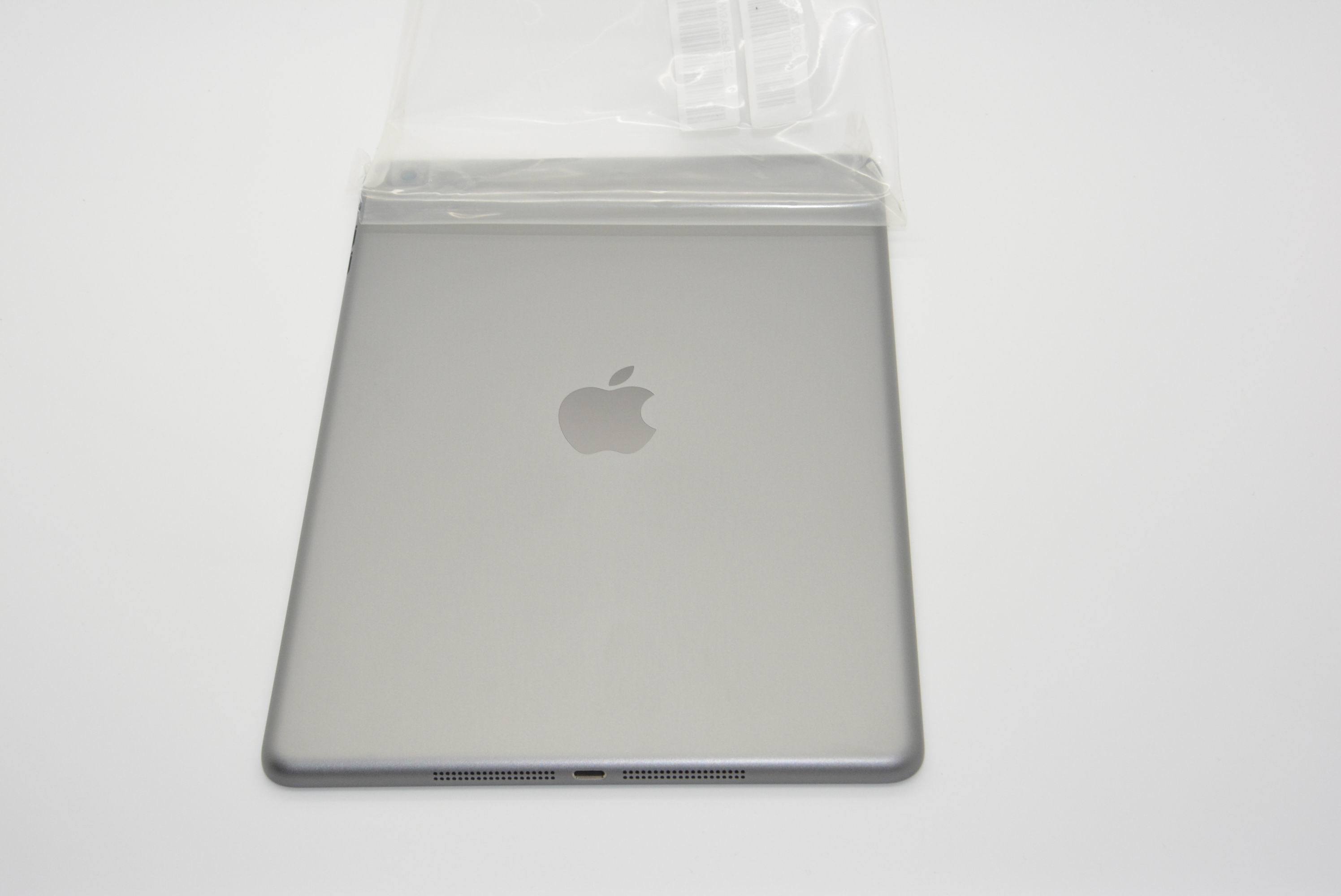 Ipad 5 экран. Айпад 5 поколения. IPAD Space Gray. Айпад 5 поколения Спейс грей. IPAD 5 поколения Space Gray.